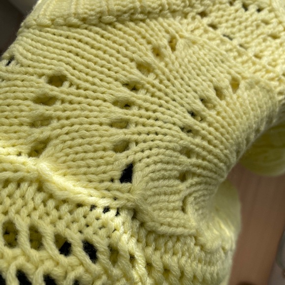Small cropped balloon arm canary yellow sweater - Picture 6 of 6